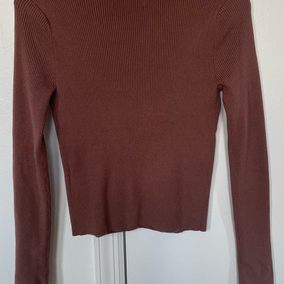 Abercrombie sweater top - Picture 2 of 2